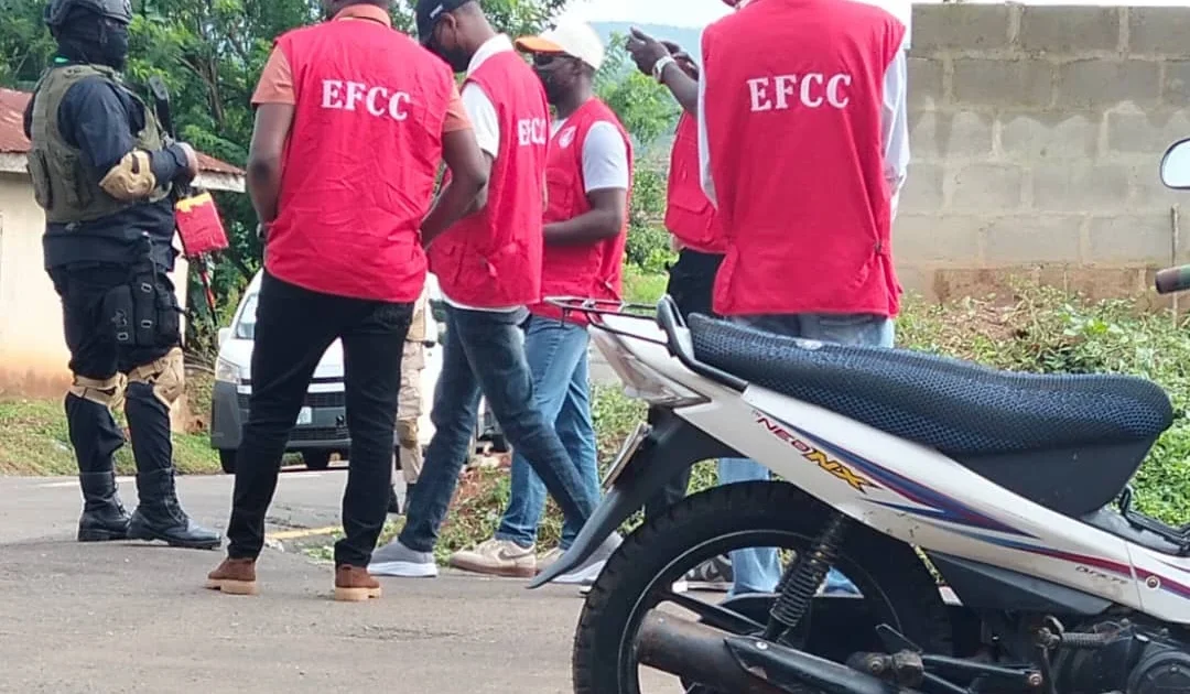 EFCC, Immigration, Amotekun officials arrive at Oyebanji polling unit