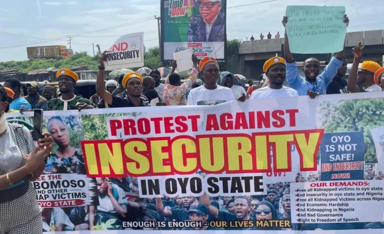 PHOTOS: Gridlock as protesters barricade popular Oyo roundabout