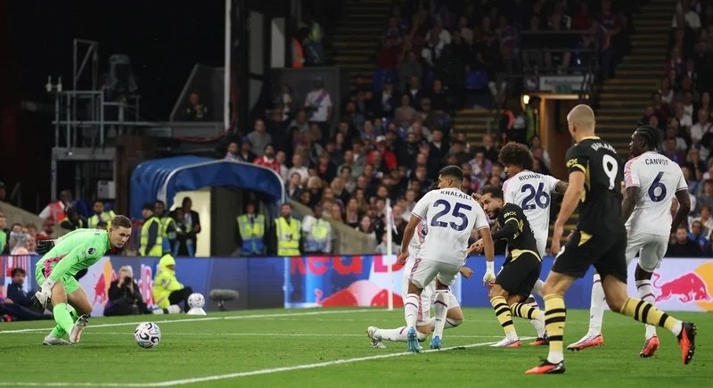 EPL: Man City Thrash Crystal Palace 4-1 To Go Top Of League Table