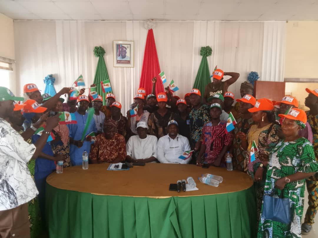 2027: SDP leaders join APC in Oyo